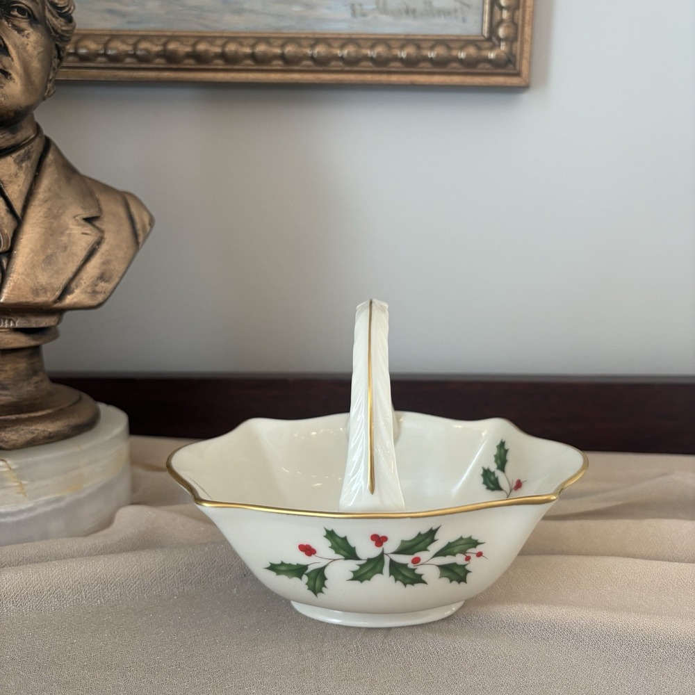 Lenox Holly & Berry Holiday Handled Basket Candy Dish  24k Gold Trim